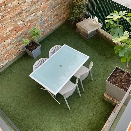 Апартаменти Charming Duplex In