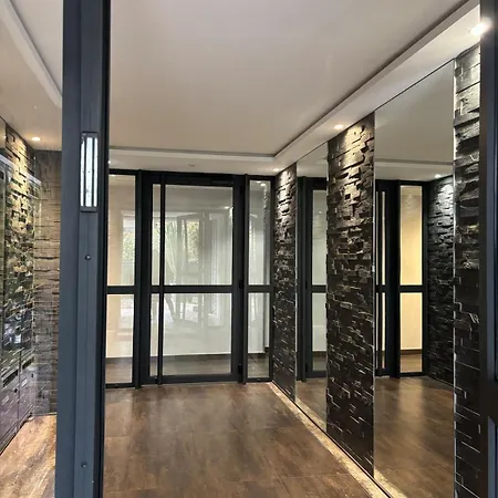 Апартаменти Charming Duplex In *